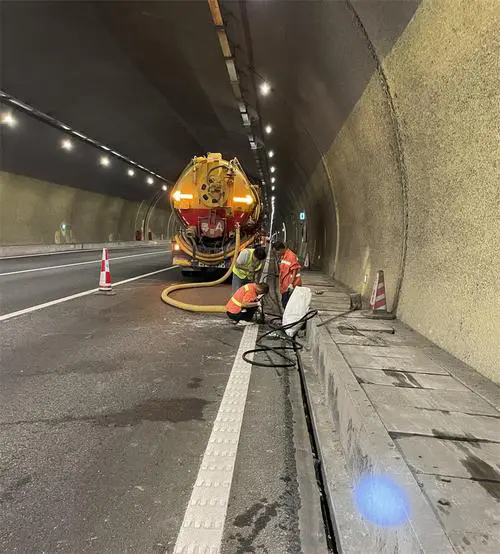牧野隧道排水渠清淤
